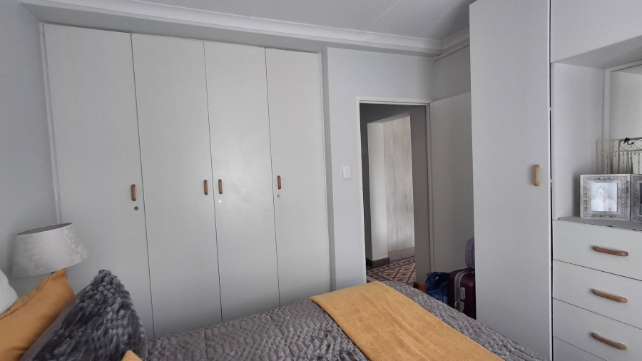 2 Bedroom Property for Sale in Hartenbos Central Western Cape